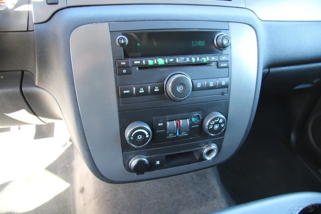 2008 Chevrolet Suburban 10th Gen - Image 18 of 21