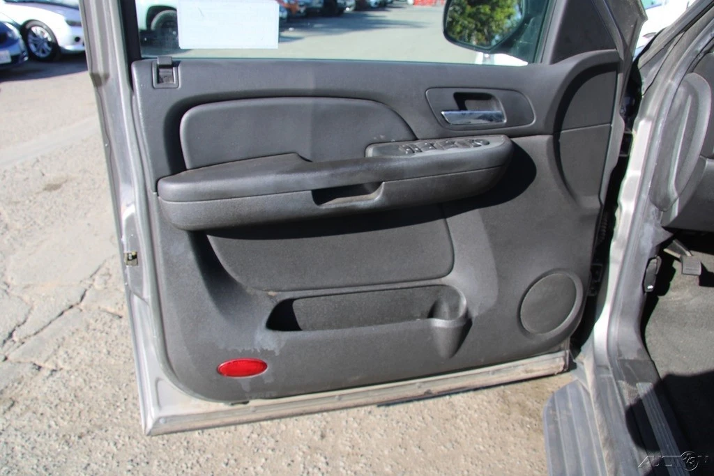 2008 Chevrolet Suburban 10th Gen - Image 13 of 21