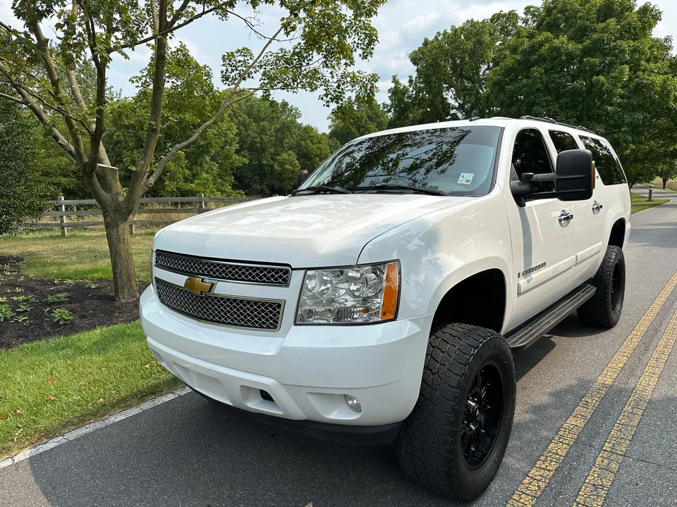 2008 Chevrolet Suburban 10th Gen - Image 16 of 31