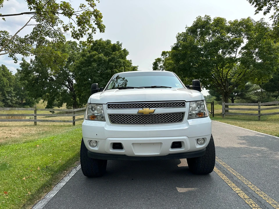 2008 Chevrolet Suburban 10th Gen - Image 6 of 31