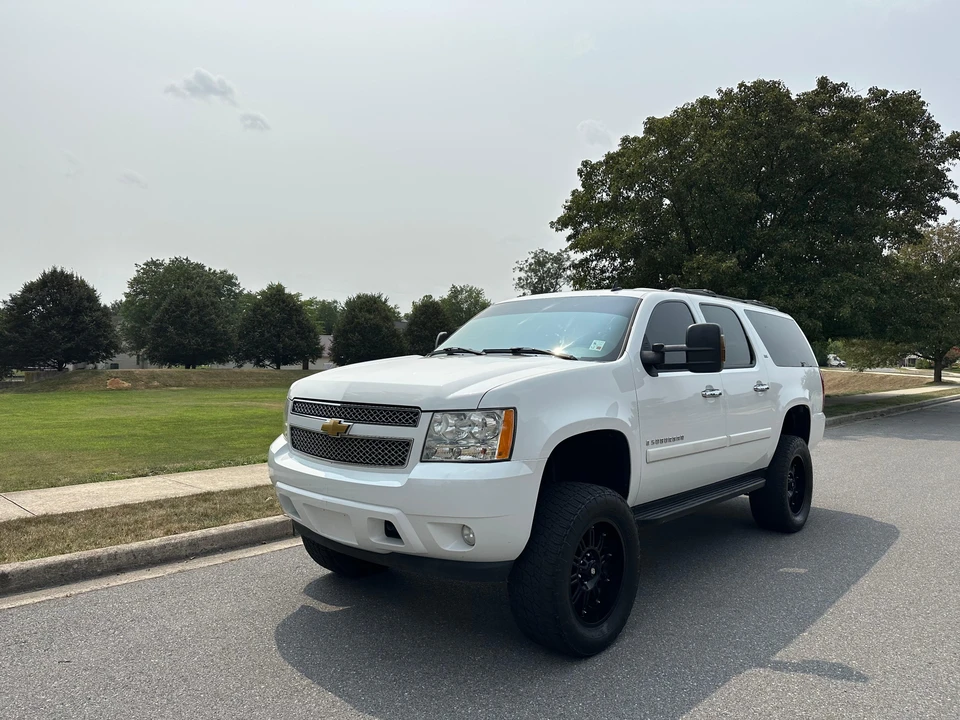 2008 Chevrolet Suburban 10th Gen - Image 19 of 31