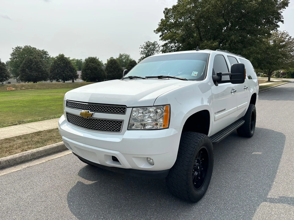 2008 Chevrolet Suburban 10th Gen - Image 17 of 31