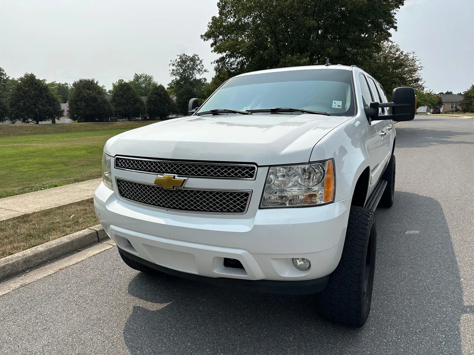 2008 Chevrolet Suburban 10th Gen - Image 11 of 31