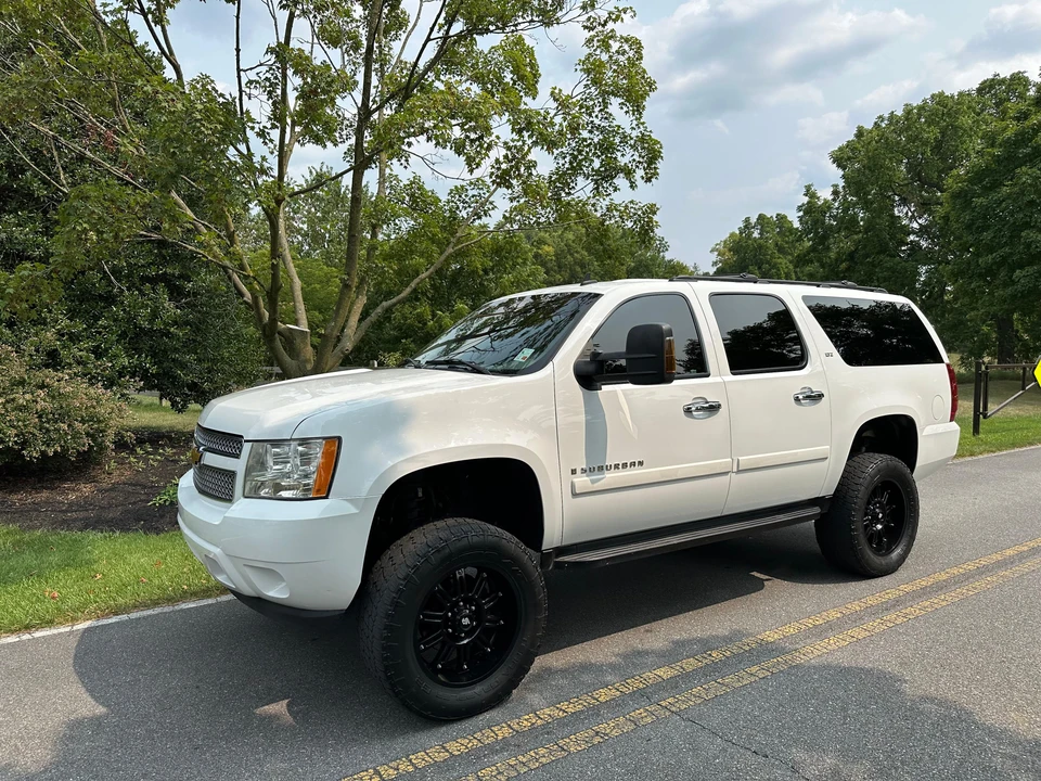 2008 Chevrolet Suburban 10th Gen - Image 25 of 31