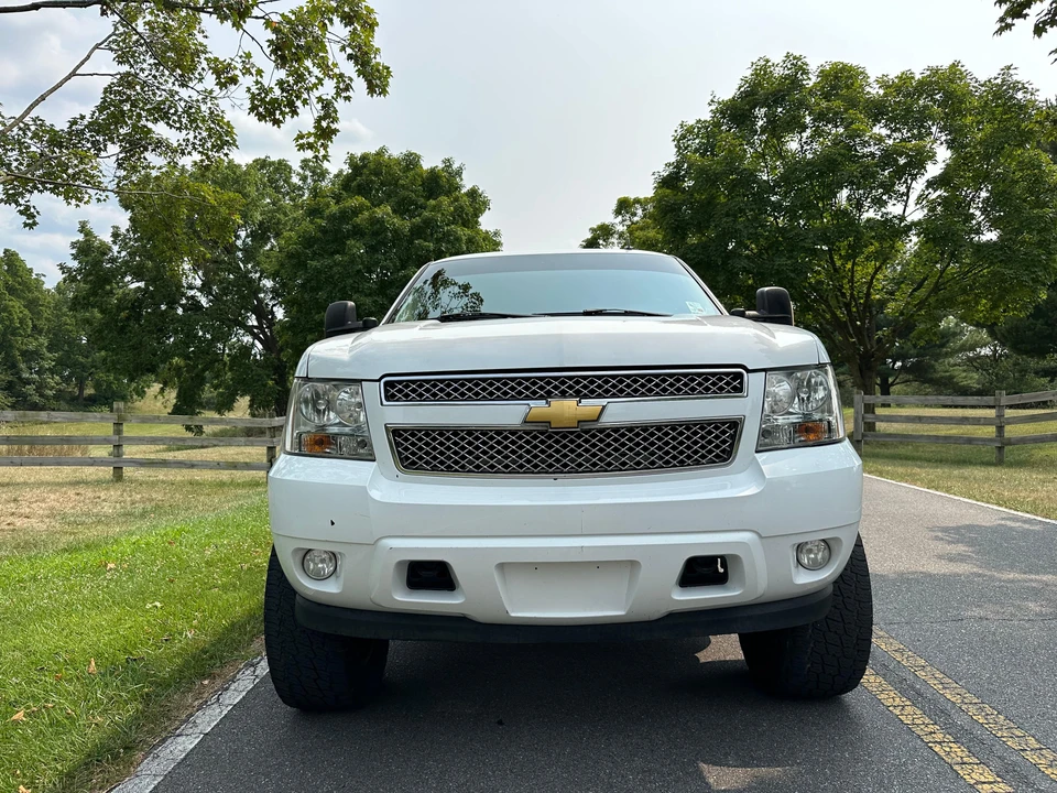 2008 Chevrolet Suburban 10th Gen - Image 8 of 31
