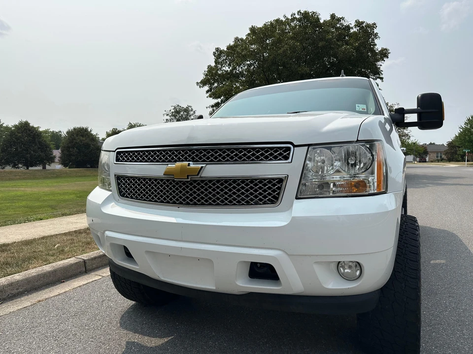 2008 Chevrolet Suburban 10th Gen - Image 10 of 31