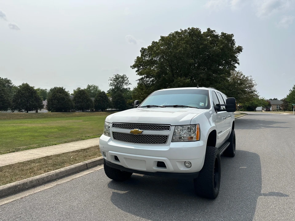 2008 Chevrolet Suburban 10th Gen - Image 13 of 31