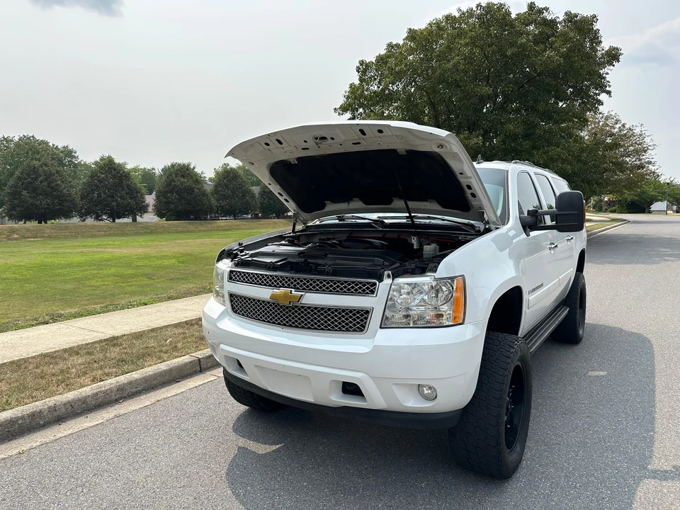 2008 Chevrolet Suburban 10th Gen - Image 14 of 31
