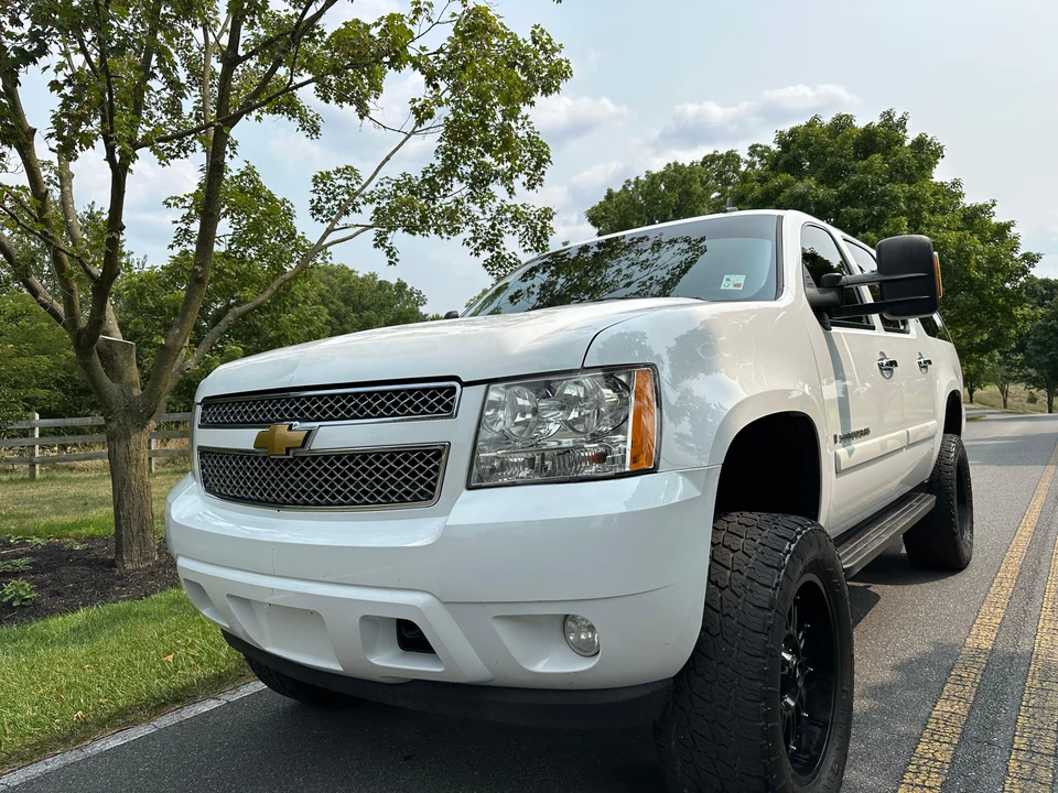2008 Chevrolet Suburban 10th Gen - Image 15 of 31