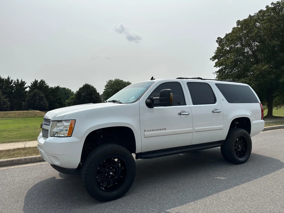 2008 Chevrolet Suburban 10th Gen - Image 26 of 31