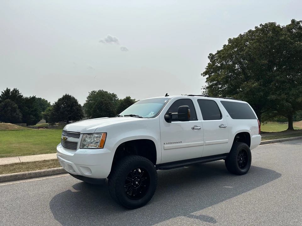 2008 Chevrolet Suburban 10th Gen - Image 24 of 31
