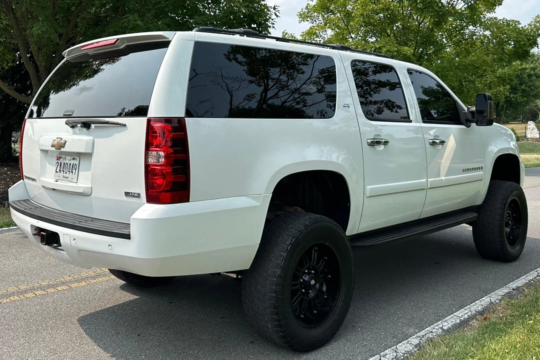 2008 Chevrolet Suburban 10th Gen - Image 4 of 31