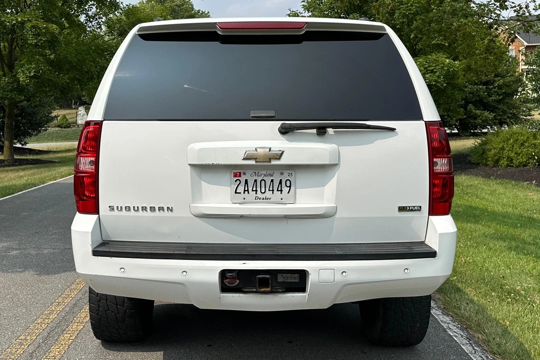 2008 Chevrolet Suburban 10th Gen - Image 5 of 31