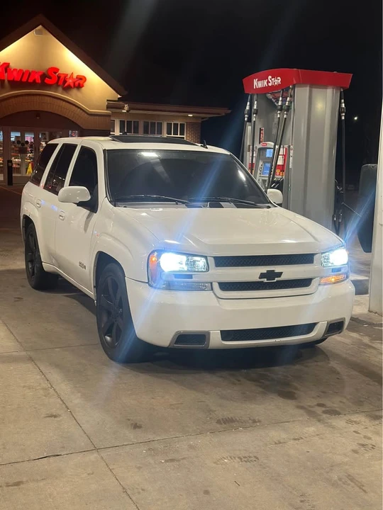 2008 Chevrolet Trailblazer - Image 2 of 10