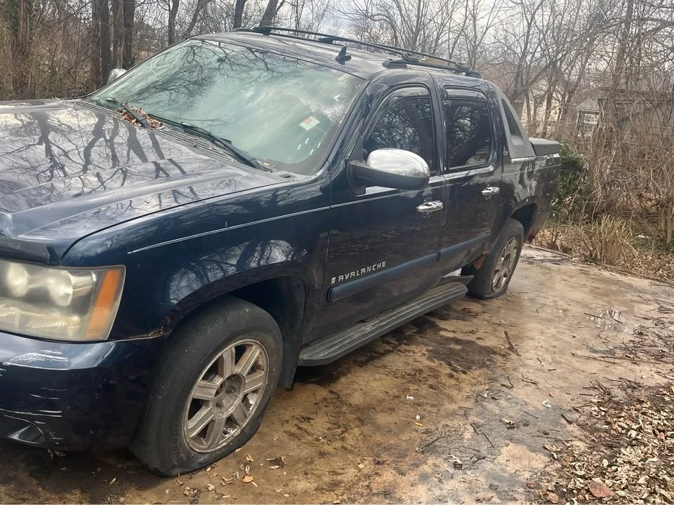 2008 Chevrolet Avalanche - Image 2 of 10