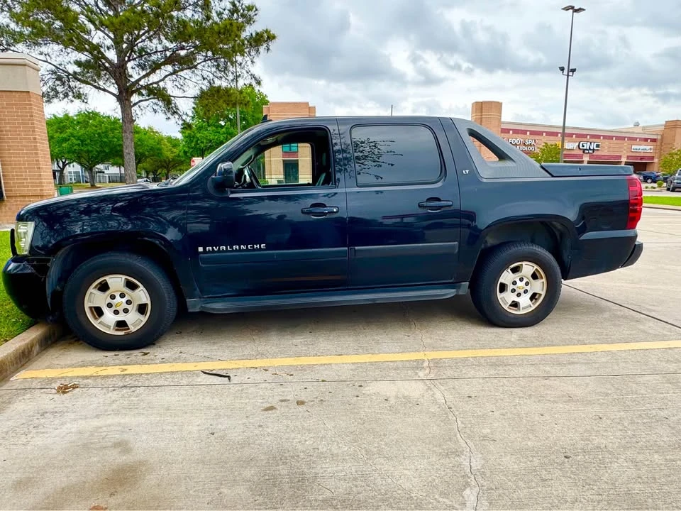2008 Chevrolet Avalanche - Image 3 of 7