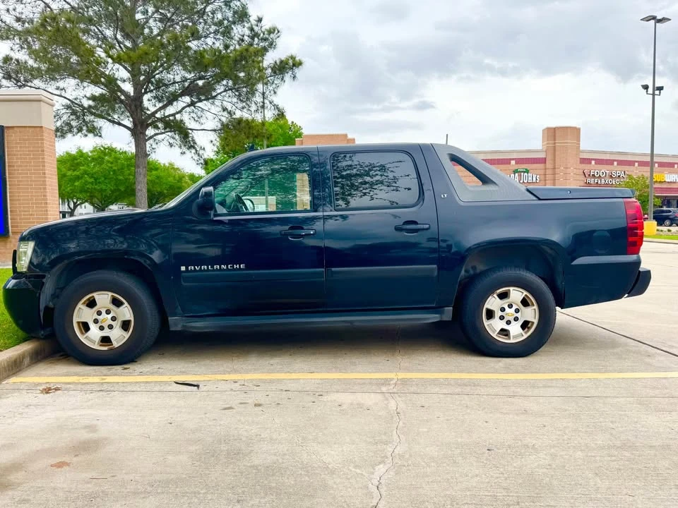 2008 Chevrolet Avalanche - Image 2 of 7