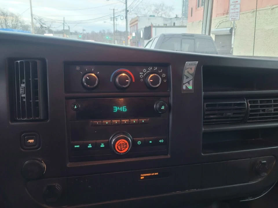 2008 Chevrolet Express - Image 14 of 15
