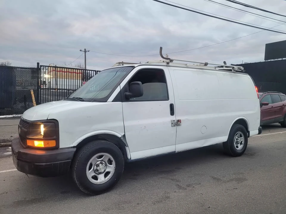 2008 Chevrolet Express - Image 15 of 15