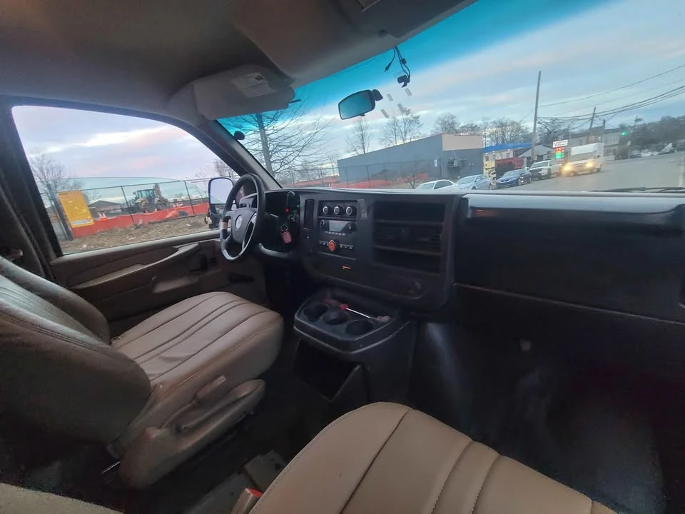 2008 Chevrolet Express - Image 10 of 15