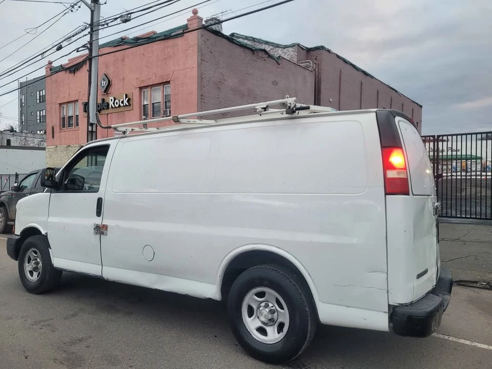 2008 Chevrolet Express - Image 2 of 15