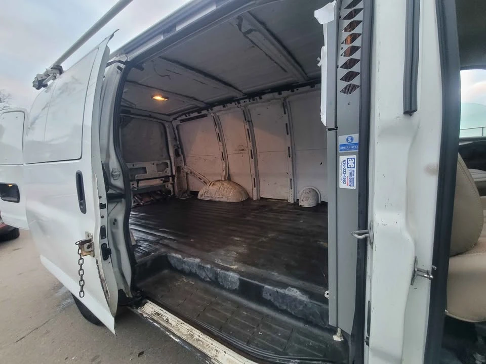 2008 Chevrolet Express - Image 8 of 15