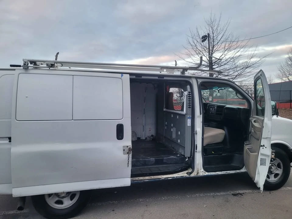 2008 Chevrolet Express - Image 9 of 15