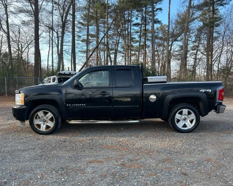 2008 Chevrolet Silverado 1st Gen - Image 2 of 13