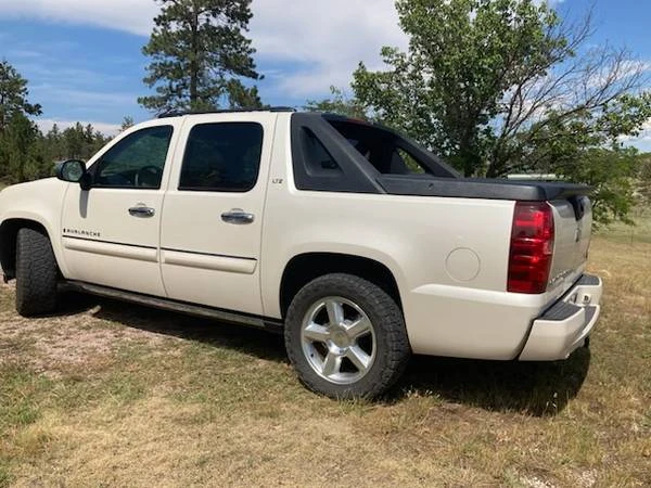 2008 Chevrolet Avalanche - Image 2 of 28