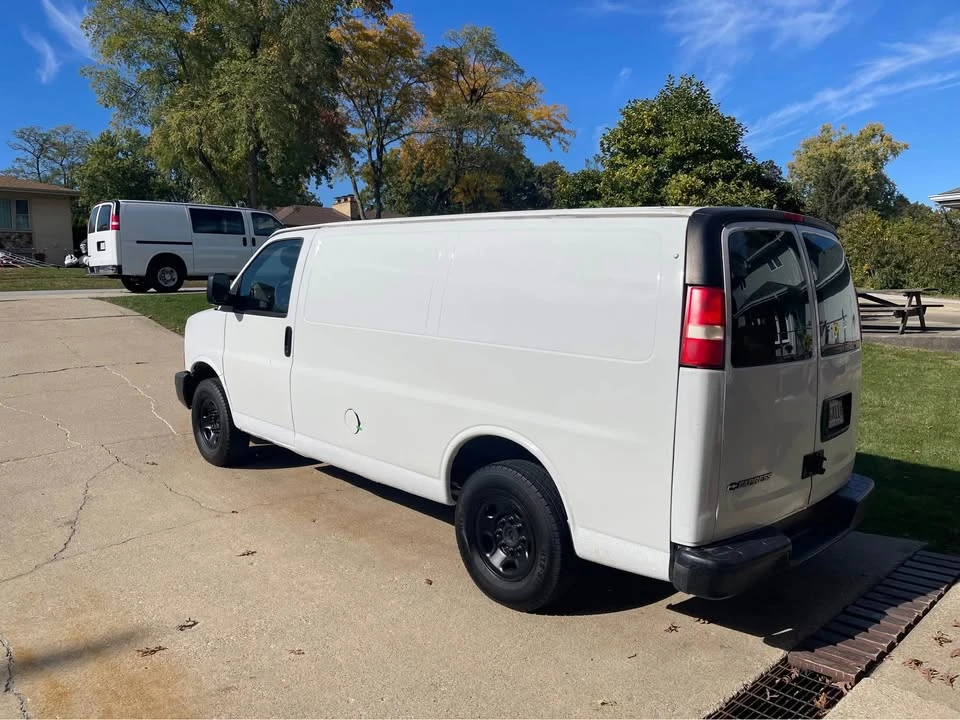 2008 Chevrolet Express - Image 2 of 7
