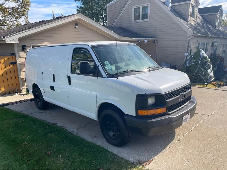 2008 Chevrolet Express - Image 3 of 7
