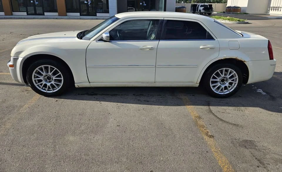 2008 Chrysler 300 (2005-2023) - Image 2 of 10