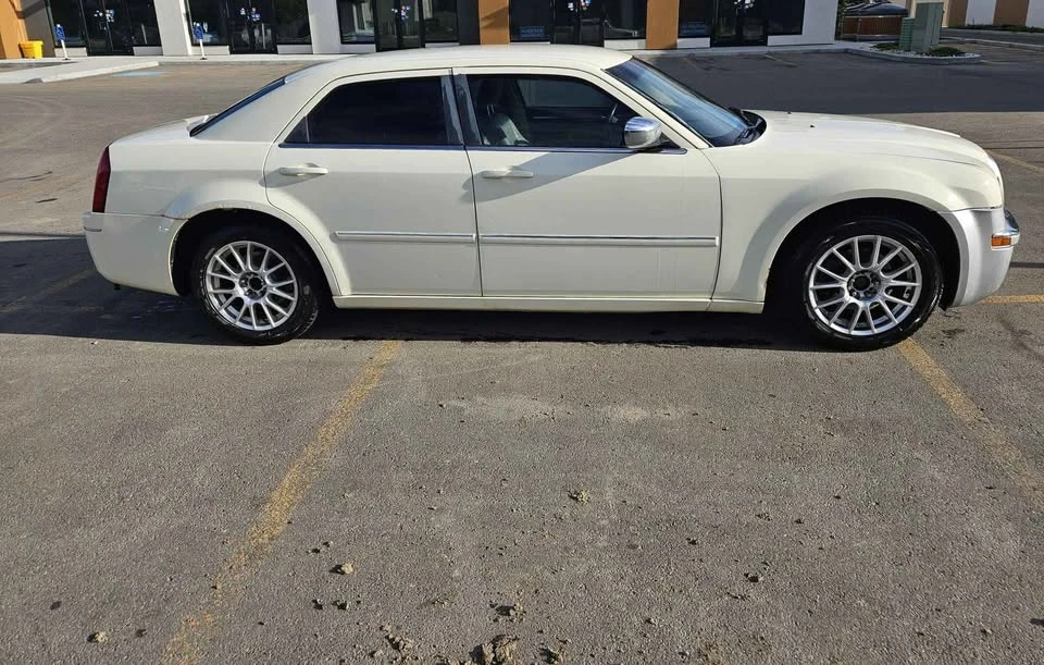 2008 Chrysler 300 (2005-2023) - Image 9 of 10
