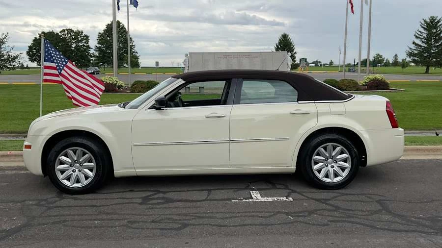 2008 Chrysler 300 (2005-2023) - Image 2 of 9