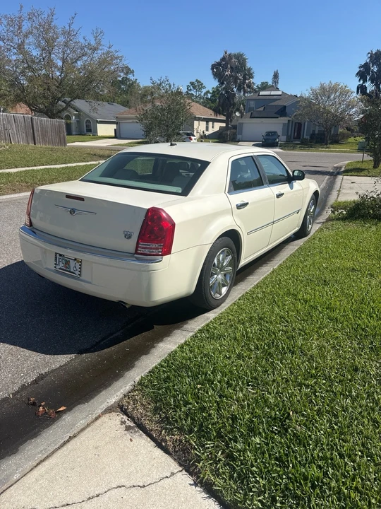 2008 Chrysler 300 (2005-2023) - Image 3 of 11