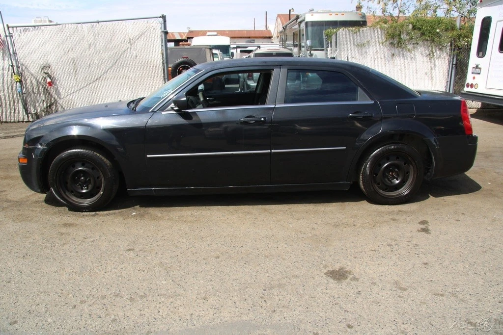 2008 Chrysler 300 (2005-2023) - Image 3 of 21