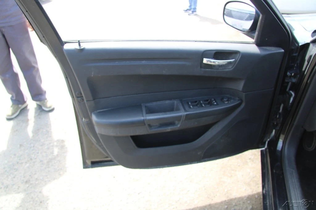 2008 Chrysler 300 (2005-2023) - Image 13 of 21