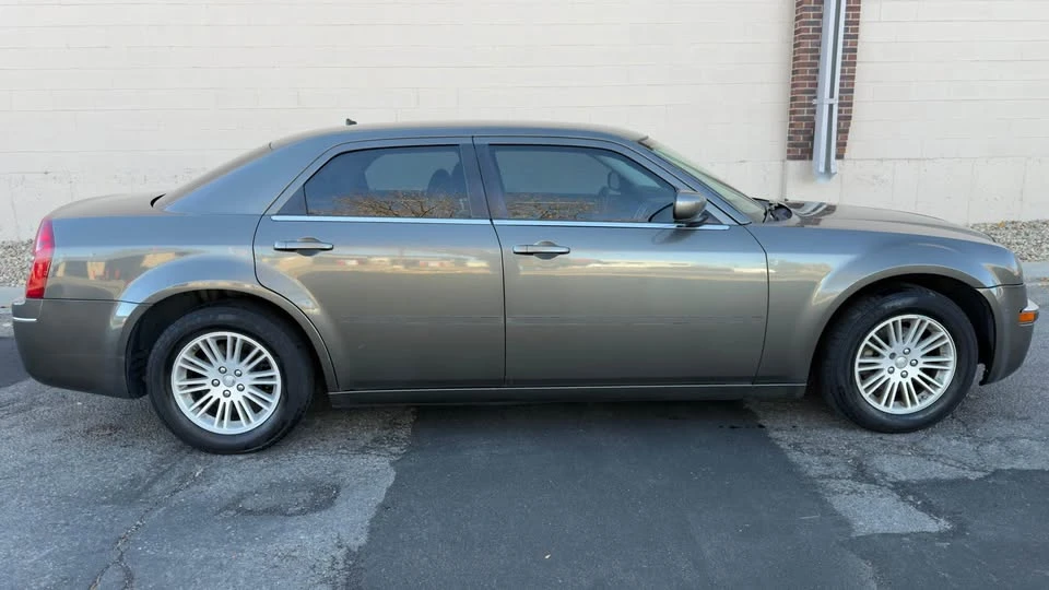2008 Chrysler 300 (2005-2023) - Image 4 of 17