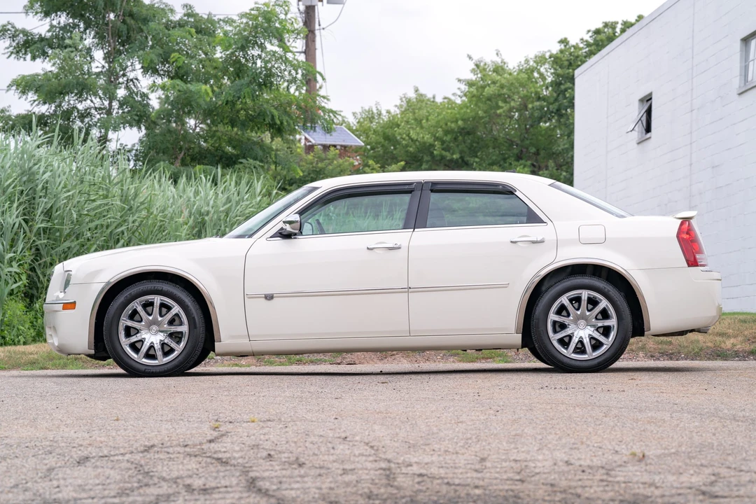 2008 Chrysler 300 (2005-2023) - Image 10 of 31
