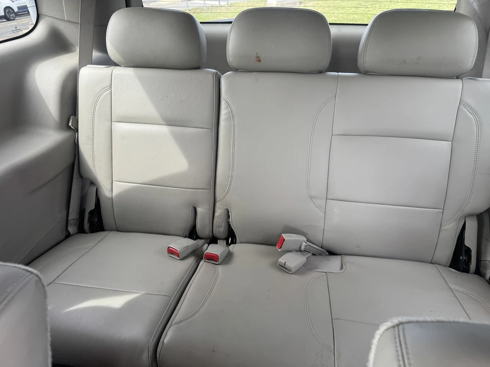2008 Chrysler Aspen - Image 13 of 21