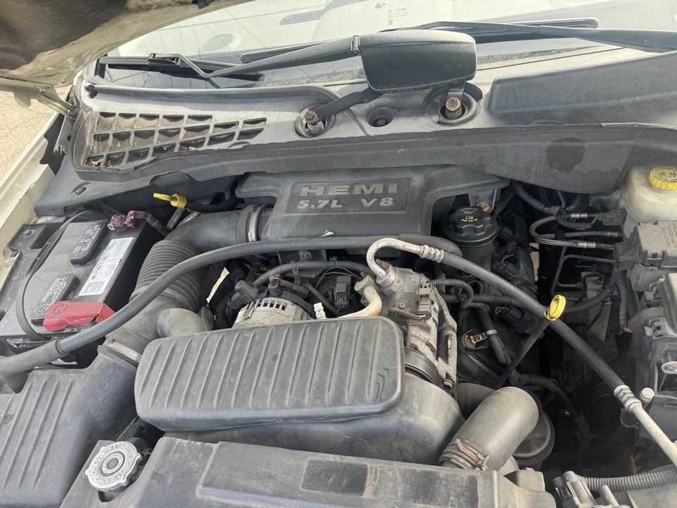 2008 Chrysler Aspen - Image 16 of 21