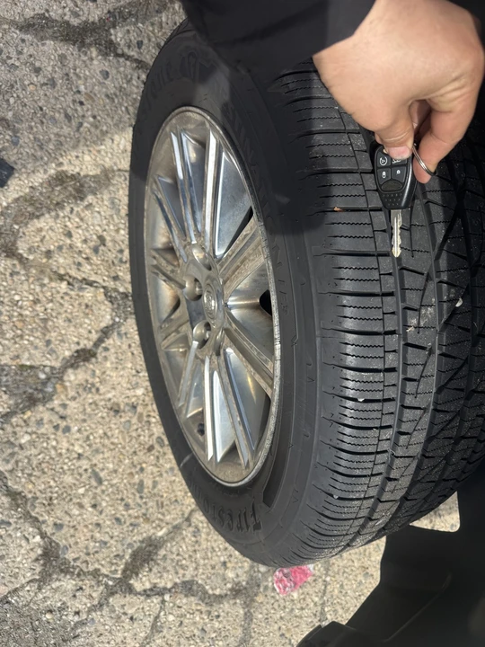 2008 Chrysler Aspen - Image 19 of 21