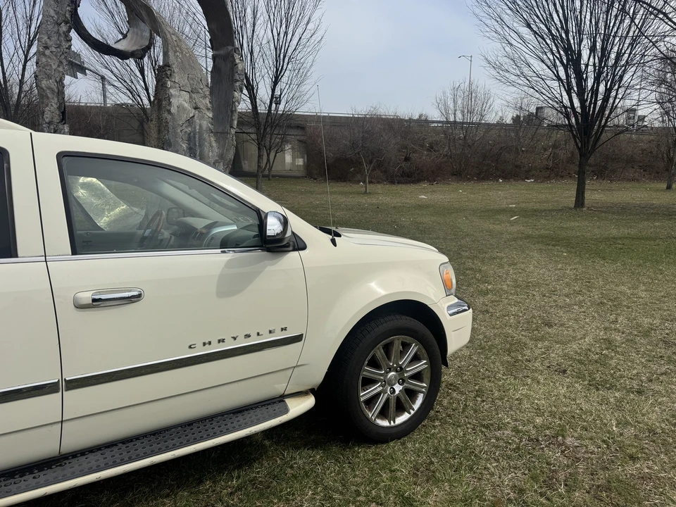 2008 Chrysler Aspen - Image 5 of 21