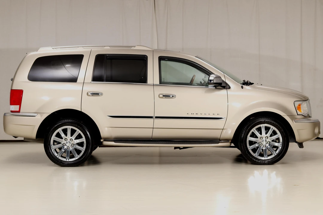 2008 Chrysler Aspen - Image 2 of 6