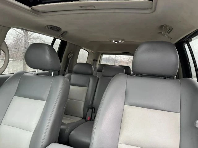 2008 Chrysler Aspen - Image 10 of 11