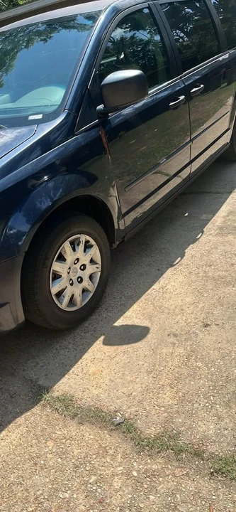 2008 Chrysler Town & Country - Image 2 of 6
