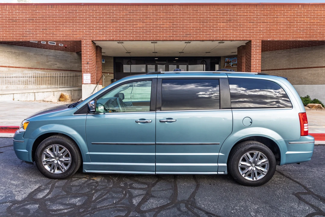 2008 Chrysler Town & Country - Image 14 of 31