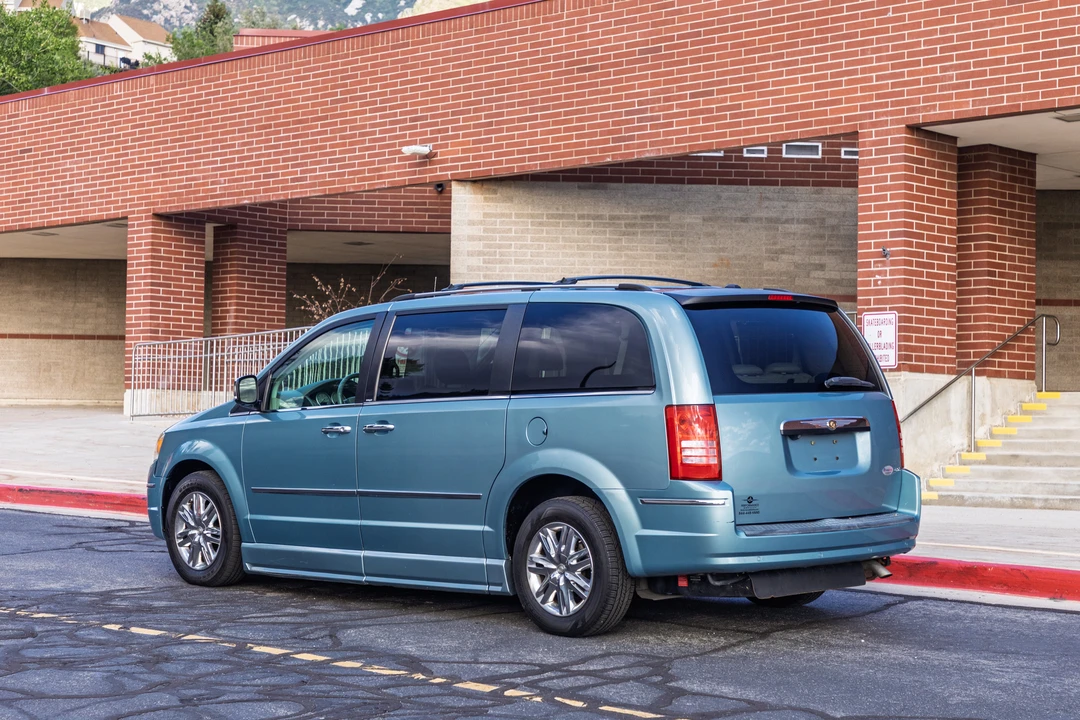 2008 Chrysler Town & Country - Image 13 of 31