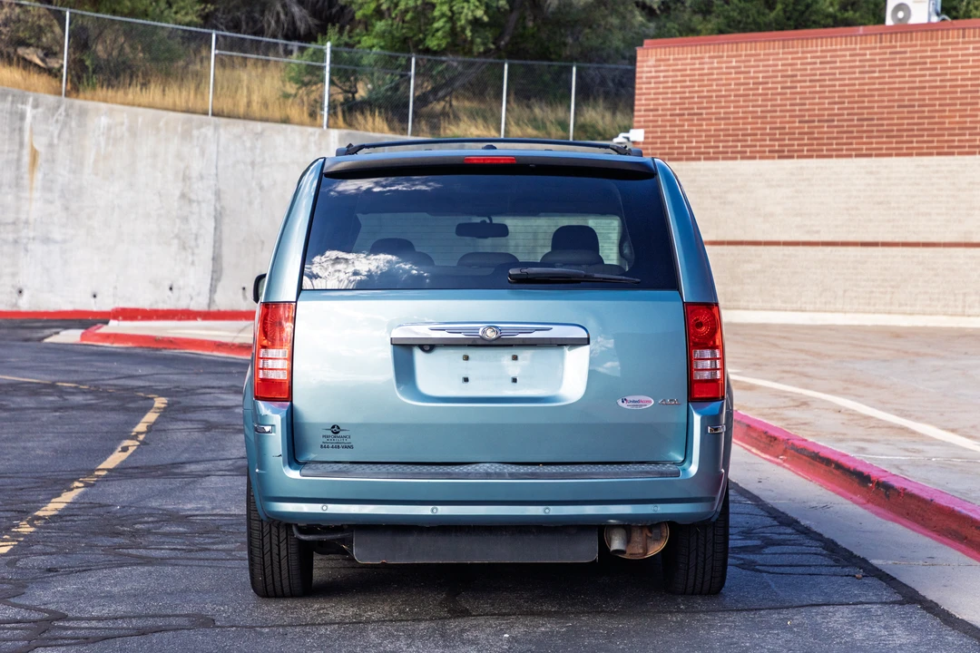 2008 Chrysler Town & Country - Image 11 of 31