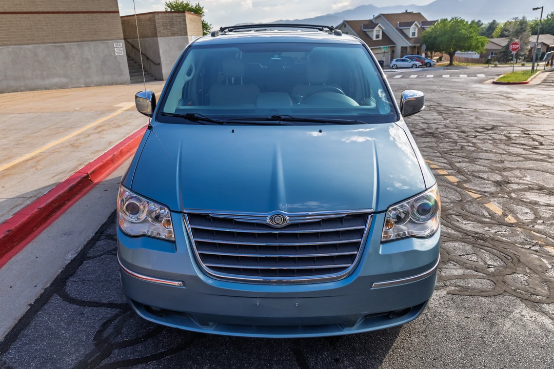 2008 Chrysler Town & Country - Image 3 of 31